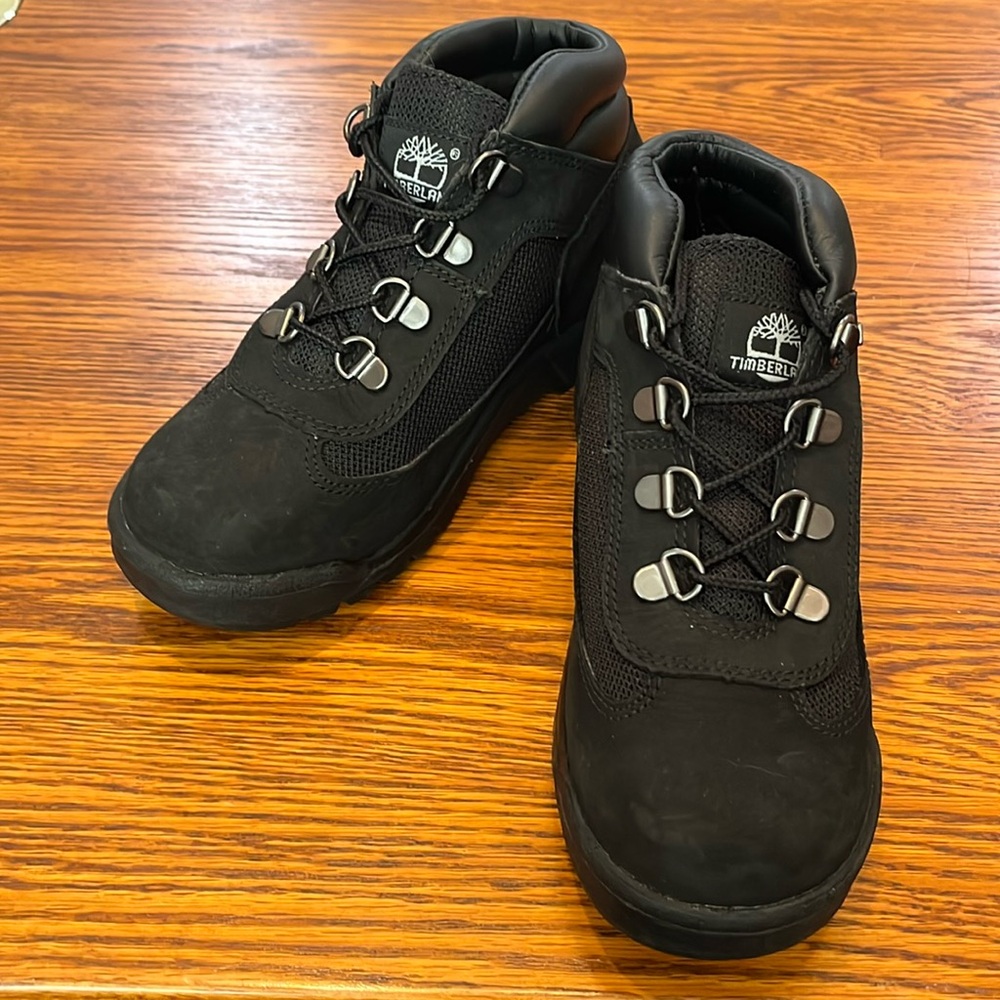 Timberland black leather hiking boots in new condition Youth 3
